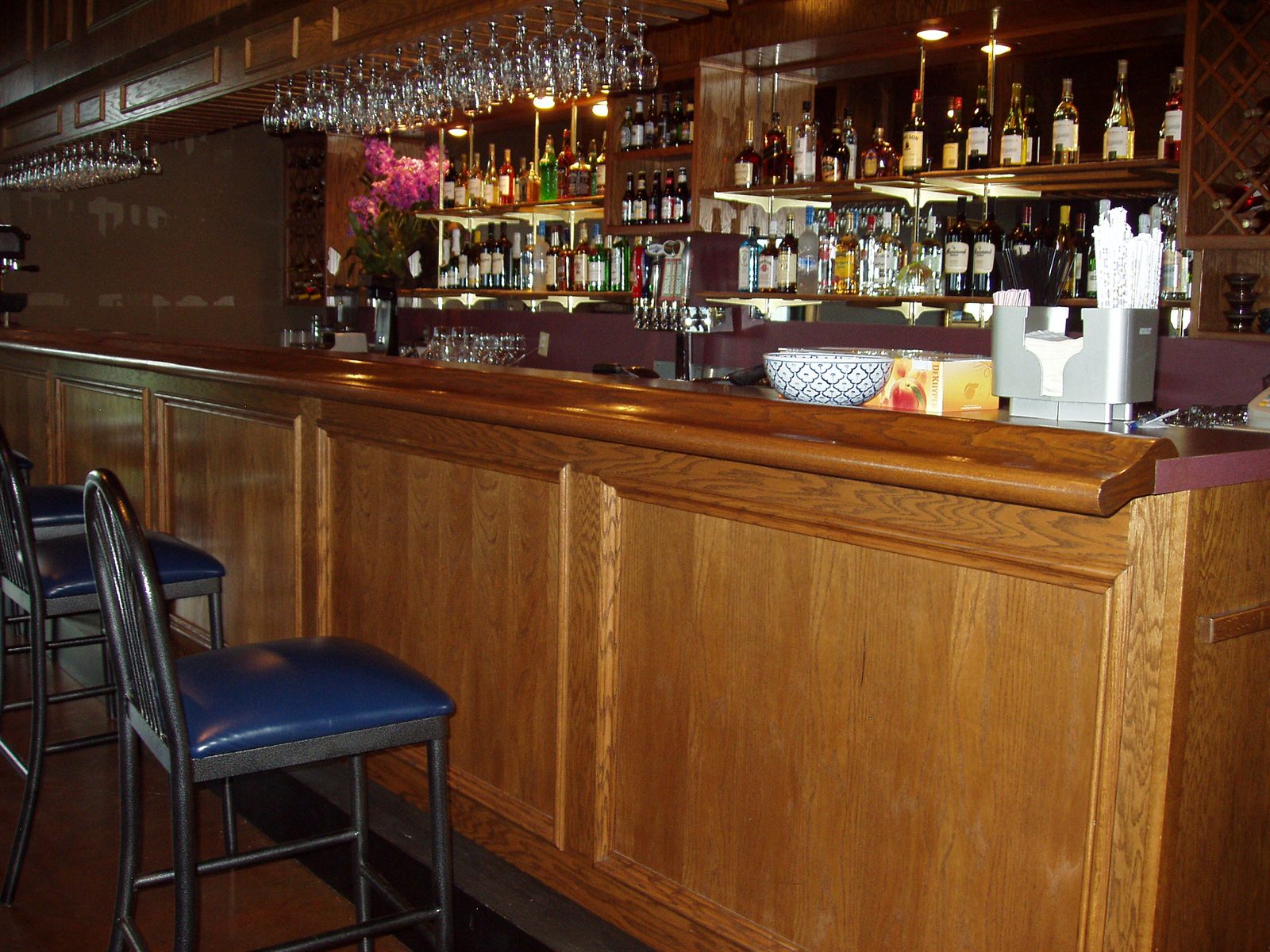 The oak bar at Baan Thai Leavenworth